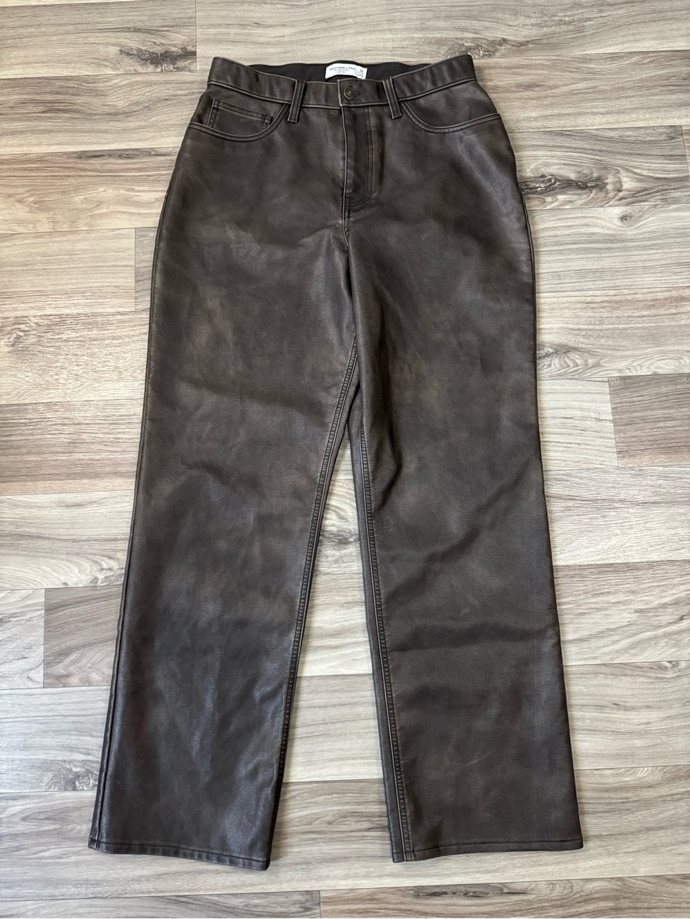 NWT Abercrombie & Fitch Curve Love 90s Relaxed High Rise Vegan Leather Pants 29
